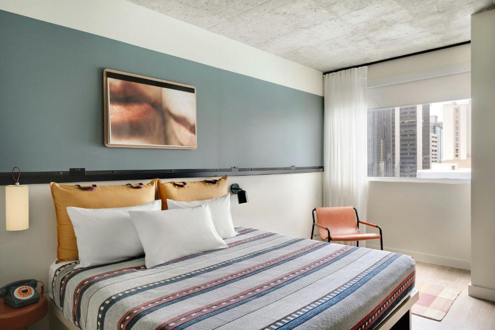Deluxe King Room interior